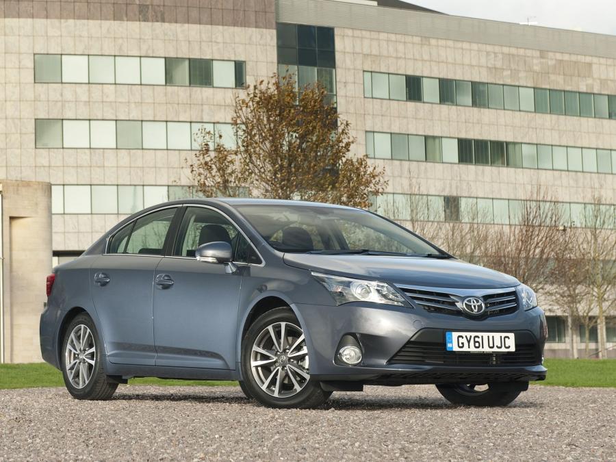  Toyota Avensis Sedan (T270) 2011 года  (UK) (фото 17 из 18)